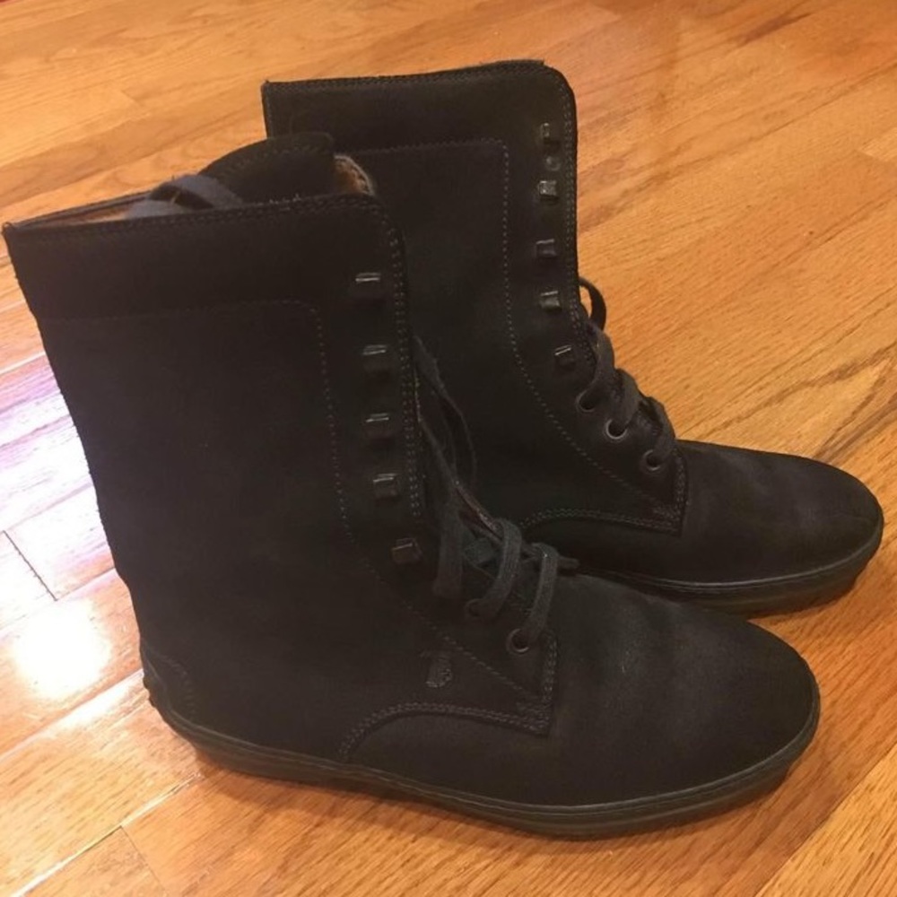 Y2K 2000s VINTAGE GOTH VICTORIAN-STYLE LACEUP TOD’S SUEDE ANKLE BOOTS